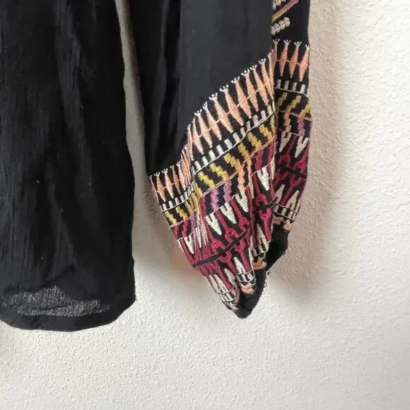 SUNDANCE Women’s Black Embroidered Geometric Peasant Tassel Blouse Boho Size L - Picture 2 of 6